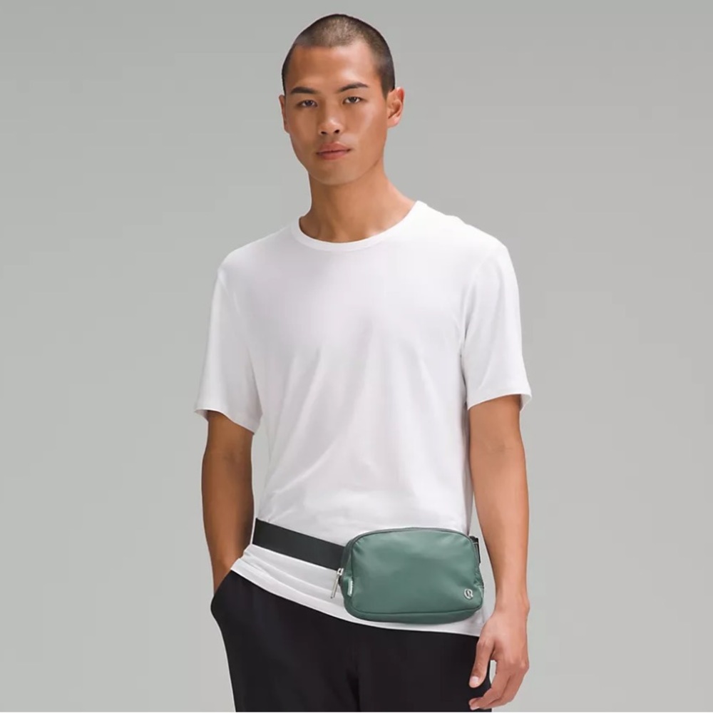 Lululemon Everywhere Belt Bag Forest Green Crossbody Bag Nwt - Picture 6 of 6